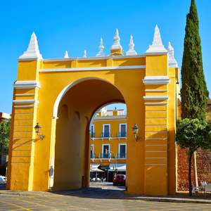 Súbete al autobús de dos pisos en Sevilla, España – Descubre monumentos, atracciones y rincones secretos con un tour turístico en autobús en 2025
